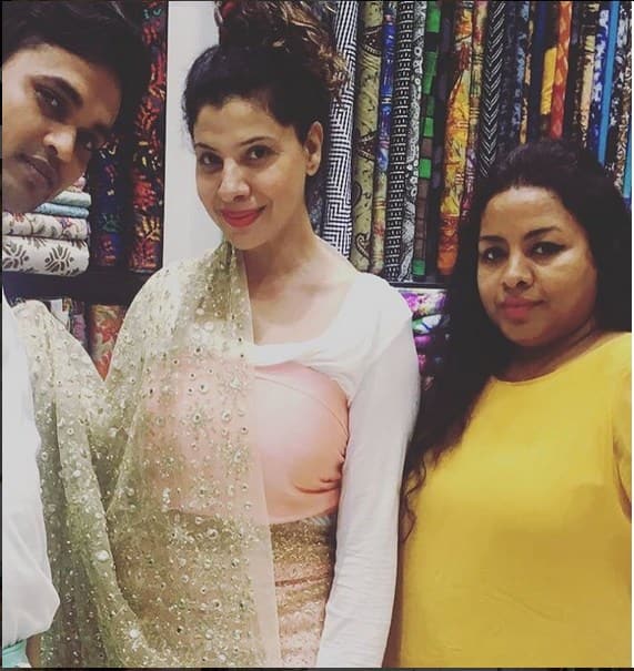 On her reception, she will wear peach and gold dress! Is’nt it a subtle and classy dress!