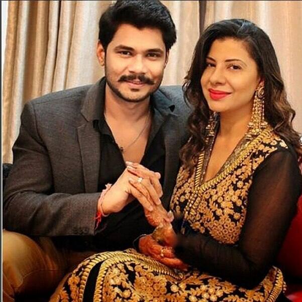Sambhavna got engaged to Avinash on february 13th this year. Couple met each other on the sets of a regional dance reality show and the interesting part is that, Sambhavna was Avinash’s Mentor in that show!