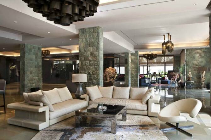 This sitting area has been given a very different look, incorporating the contemporary look!