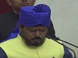 Athawale faux pas at oath-taking ceremony Athawale faux pas at oath-taking ceremony