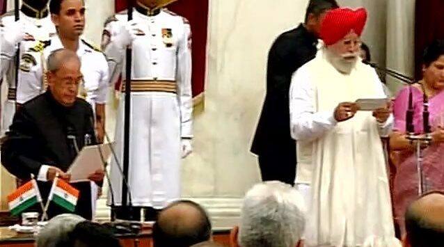 SS Ahluwalia takes oath as Minister of State (MoS)
