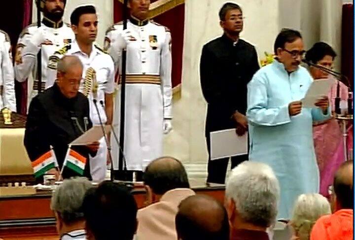 Dr. Mahendra Nath Pandey takes oath as the Minister of State (MoS) 
