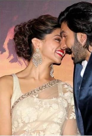 Just one day ago, Ranveer and Deepika was spotted blowing kisses to each other a video