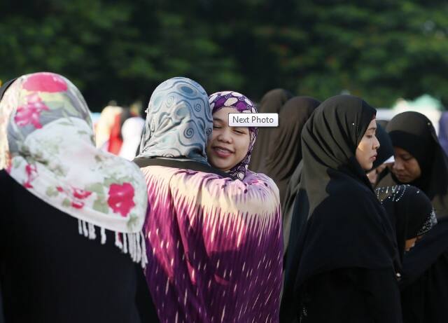 Muslims greet each other in Manila, Philippines. (Source: AP)