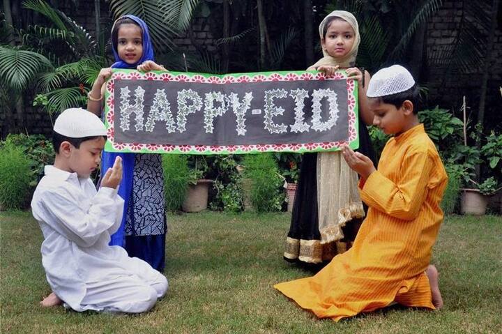 Indian kids celebrate the holy festival. (Source: PTI)