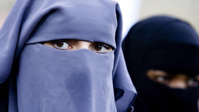 Burqa ban in Delhi Metro, CISF calls it sham Burqa ban in Delhi Metro, CISF calls it sham
