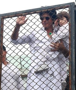 Shahrukh Khan came along with his son AbRam to wish his fans happy Eid
