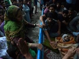 Over 20,000 attend Hizbul commander Burhan Muzaffar Wani's burial in Tral Over 20,000 attend Hizbul commander Burhan Muzaffar Wani's burial in Tral