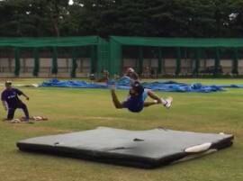 WATCH: Virat Kohli and Shikhar Dhawan take diving catches in practice WATCH: Virat Kohli and Shikhar Dhawan take diving catches in practice