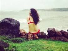 ‘Chak De’ fame Chitrashi aka Komal Chautal sizzles in bikini while holidaying in Goa!