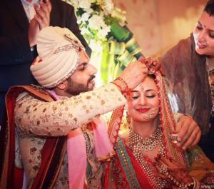 Divyanka Tripathi's post-wedding selfie with hubby Vivek is the most adorable thing you will see today!