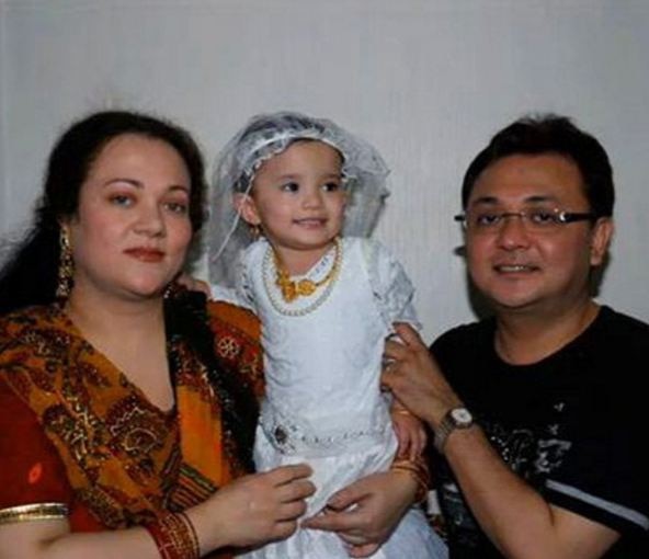 Mandakini married a former Buddhist monk, Dr. Kagyur T. Rinpoche Thakur, who had gained popularity as a child in the Murphy Radio advertisements.
