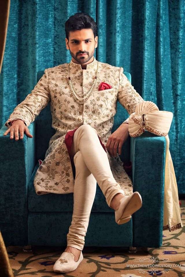 Vivek looks like a Royal King in this picture.