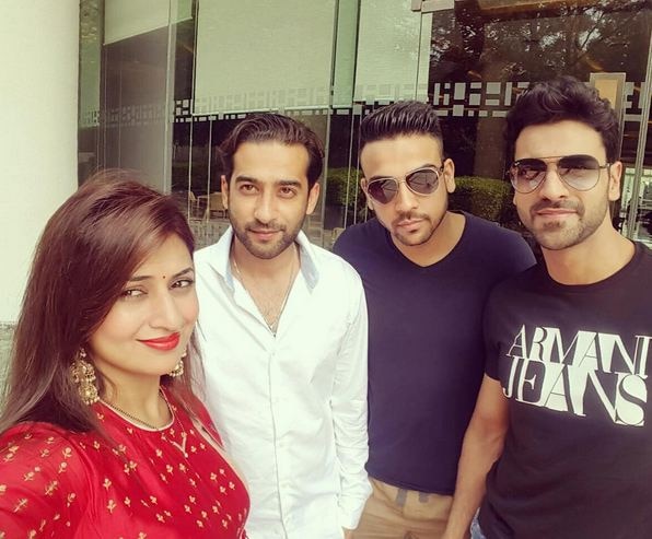 Mr. and Mrs. Dahiya with their Besties!