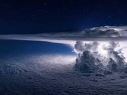 WHOA! Pilot Captures Unusual Picture Of Lightning Storm While Flying Above 37,000 Feet