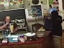 VIRAL VIDEO: Armed robber ignored by kebab shop owner, leaves restaurant without looting