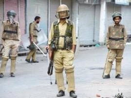 Curfew, shutdown continues in Kashmir Curfew, shutdown continues in Kashmir