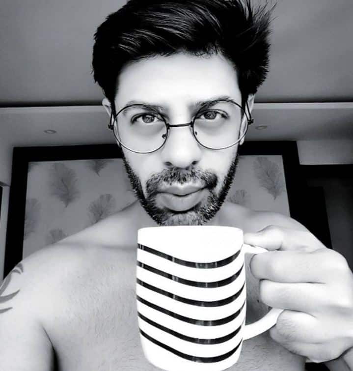 Ssumier S Pasricha popularly known as 'Pammi Aunty' is breaking the internet with his striking similarity with the Bollywood superstar. 