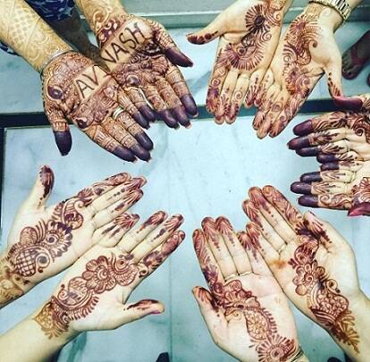 She recently has posted some pictures of her ‘Mehendi Ceremony’ along with her friends 