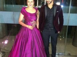 Divyanka and Vivek look elegant during their reception in Mumbai; Check out the FIRST picture here Divyanka and Vivek look elegant during their reception in Mumbai; Check out the FIRST picture here
