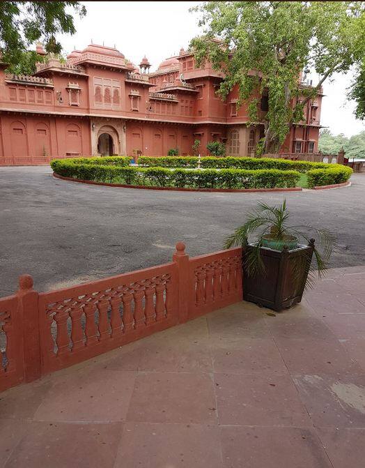 The actress is holidaying with husband Shailendra Singh Rathore in Jaisalmer. She shared this picture on her Twitter account!