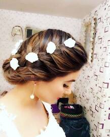 Akshara Aka Hina Khan Looks Like A Fairy In WHITE WEDDING GOWN!