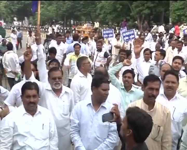 BSP calls off agitation after police assures arrest of Dayashankar Singh