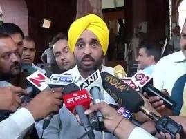 Watch: AAP's Bhagwant Mann live streams Parliament video on Facebook, faces criticism Watch: AAP's Bhagwant Mann live streams Parliament video on Facebook, faces criticism