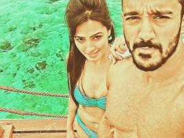 Yeh Hai Mohabbatein actress dons bold avatar while holidaying with hubby in Maldives Yeh Hai Mohabbatein actress dons bold avatar while holidaying with hubby in Maldives