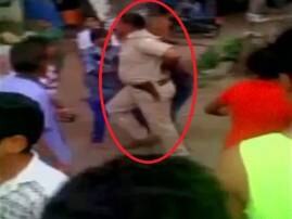 WATCH: Locals thrash police sub inspector in public, beat him with his own stick WATCH: Locals thrash police sub inspector in public, beat him with his own stick