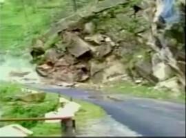 OMG: Watch landslide at Gangotri Highway near Helgugad in Uttarkashi caught on cam OMG: Watch landslide at Gangotri Highway near Helgugad in Uttarkashi caught on cam