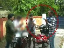 Watch when an eve-teaser was slapped publicly by a school girl for troubling her in Allahabad