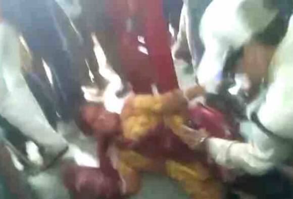 The police tried to stop the crowd, but were outnumbered. According to sources, 30 kg of meat has been recovered from them and investigation revealed that the meat was of buffalo, not cows.