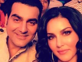 Sunny, Arbaaz start shooting for 'Tera Intezaar' Sunny, Arbaaz start shooting for 'Tera Intezaar' Sunny, Arbaaz start shooting for 'Tera Intezaar'