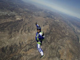 Meet Luke Aikins Who Becomes First Skydiver To Make Parachute-Free Jump Meet Luke Aikins Who Becomes First Skydiver To Make Parachute-Free Jump
