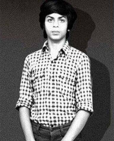 Bollywood’s superstar Shah Rukh Khan studied at St Columba’s School in New. He graduated in Economics from Hansraj College, Delhi University. He also enrolled for a Mass Communication course at Jamia Millia Islamia, Delhi but never pursued the course