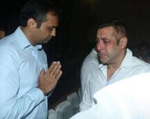 Superstar Salman Khan breaks down at Rajjat Barjatya’s prayer meet