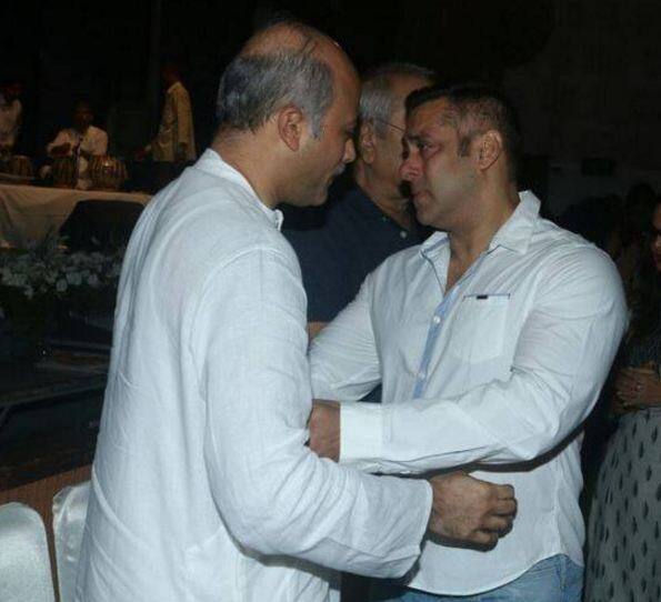 Salman has done various movies with the Rajshri production including Hum Apke Hai Koun, Hum Saath Saath Hai, the latest being Prem rattan Dhan Payo 