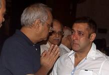 Superstar Salman Khan breaks down at Rajjat Barjatya’s prayer meet