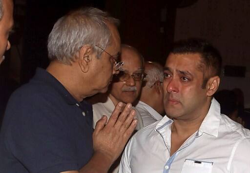 On Saturday Salman Khan took to Twitter to express condolences over his demise.