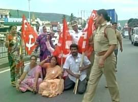 Bandh for special status affects normal life in Andhra Bandh for special status affects normal life in Andhra