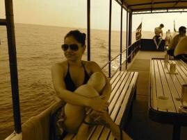 The Kapil Sharma fame Sumona flaunts her Bikini body! The Kapil Sharma fame Sumona flaunts her Bikini body!