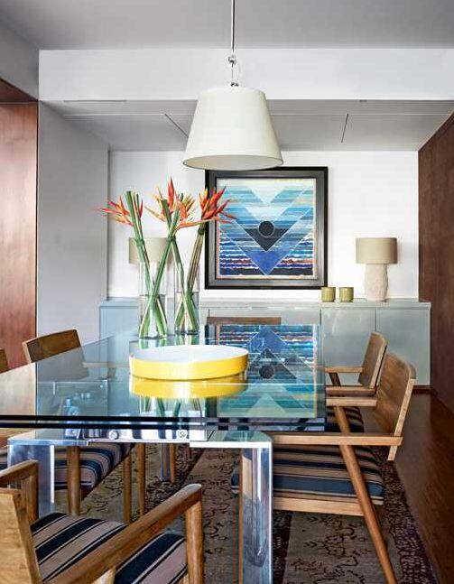 This is the dining room having astrolab table!