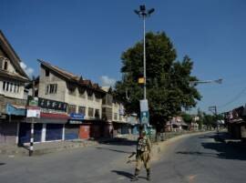 J&K: Curfew in Srinagar to prevent separatist march to Hazratbal shrine J&K: Curfew in Srinagar to prevent separatist march to Hazratbal shrine