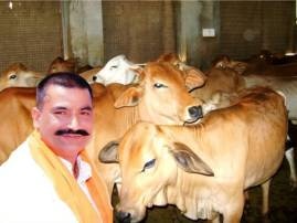 Crackdown on ‘cow vigilantes’: Gau Raksha Dal chief booked Crackdown on ‘cow vigilantes’: Gau Raksha Dal chief booked