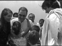 Does Amitabh miss his dosti with Gandhis?