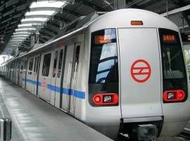 DU girl attempts suicide by jumping in front of metro train DU girl attempts suicide by jumping in front of metro train