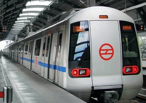 Fresh suicide attempt at Delhi Metro, 25-yr-old jumps before train