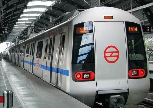 Fresh suicide attempt at Delhi Metro, 25-yr-old jumps before train Fresh suicide attempt at Delhi Metro, 25-yr-old jumps before train