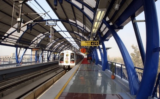 Delhi: Man allegedly lifts bag containing gold at Karol Bagh metro station Delhi: Man allegedly lifts bag containing gold at Karol Bagh metro station